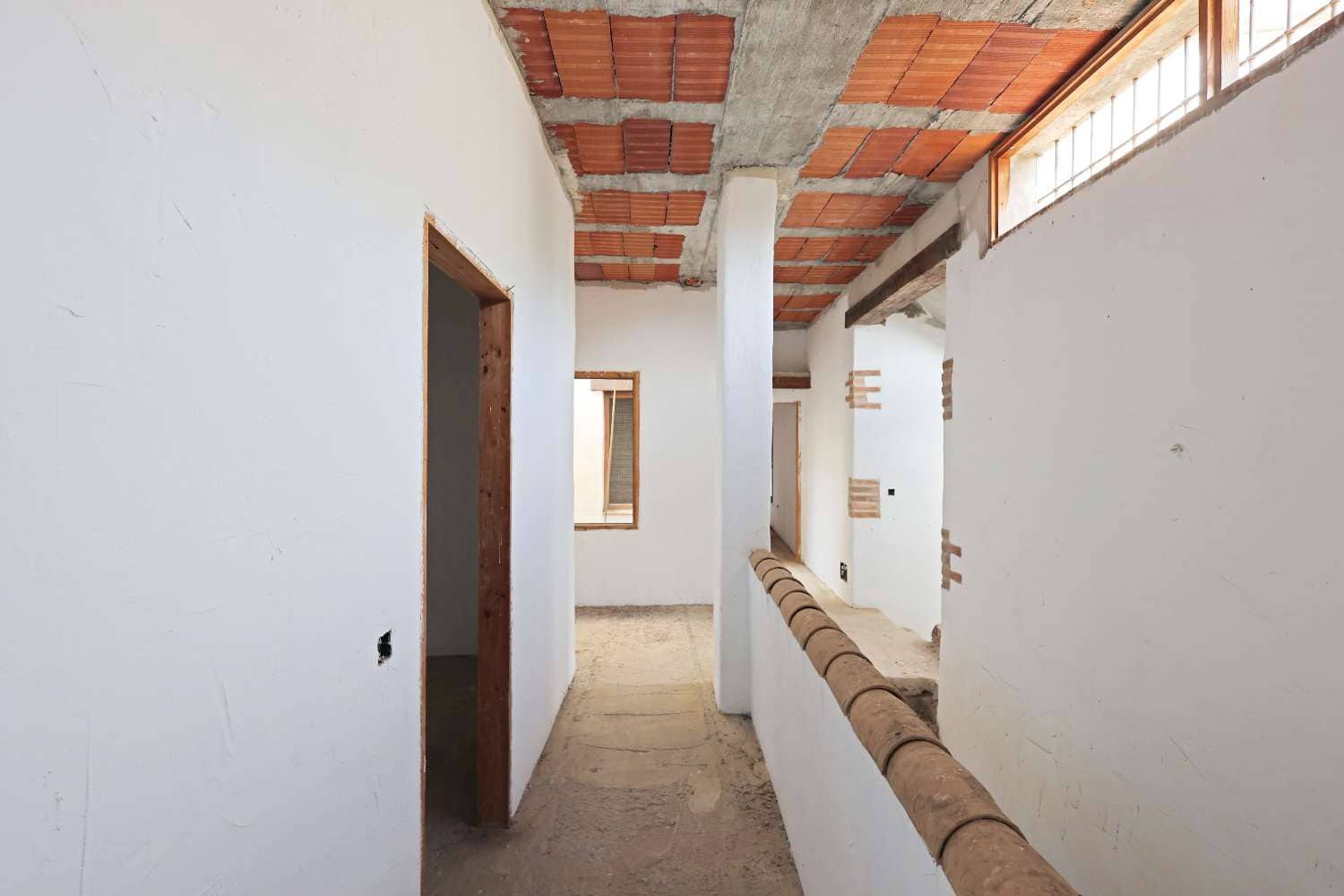 9 bedroom Finca/Country House for sale in Competa with pool - € 295,000 (Ref: 9863980)