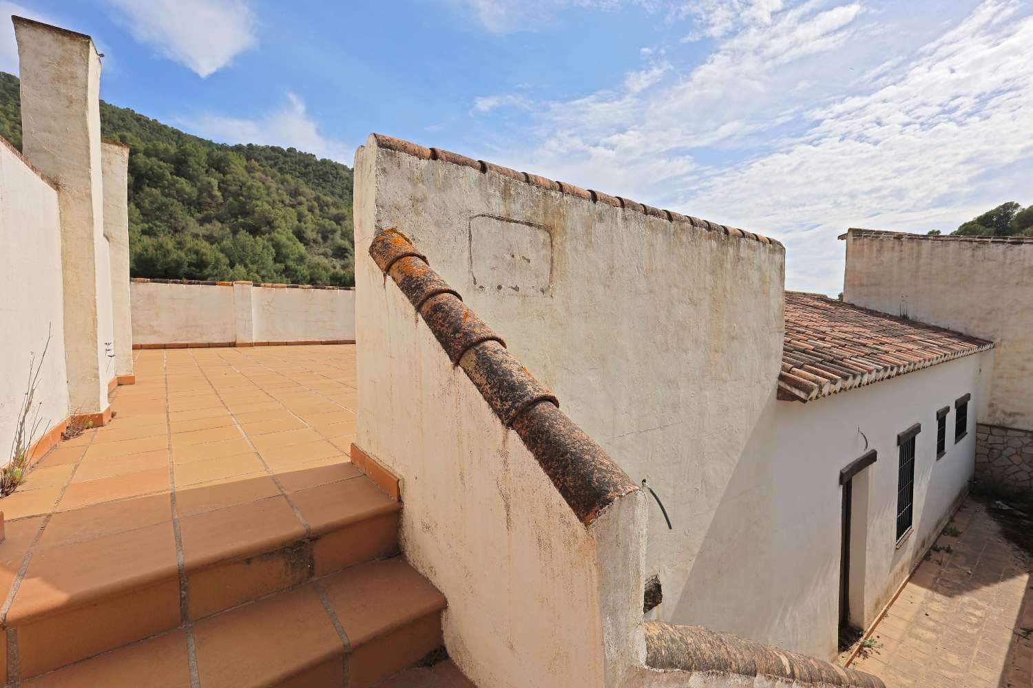 9 bedroom Finca/Country House for sale in Competa with pool - € 295,000 (Ref: 9863980)