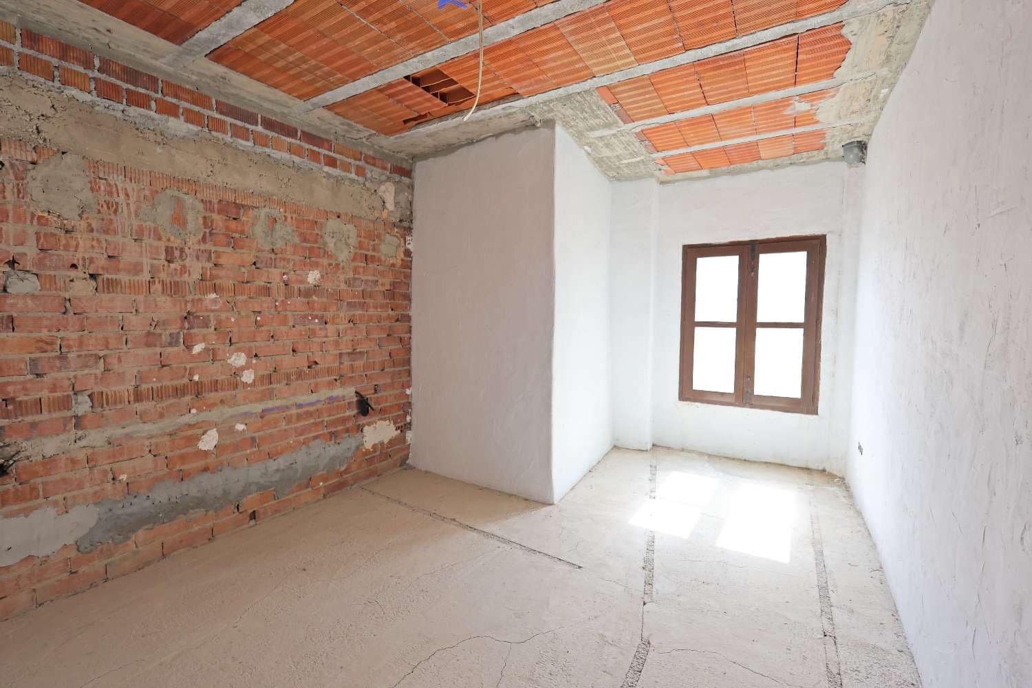 9 bedroom Finca/Country House for sale in Competa with pool - € 295,000 (Ref: 9863980)