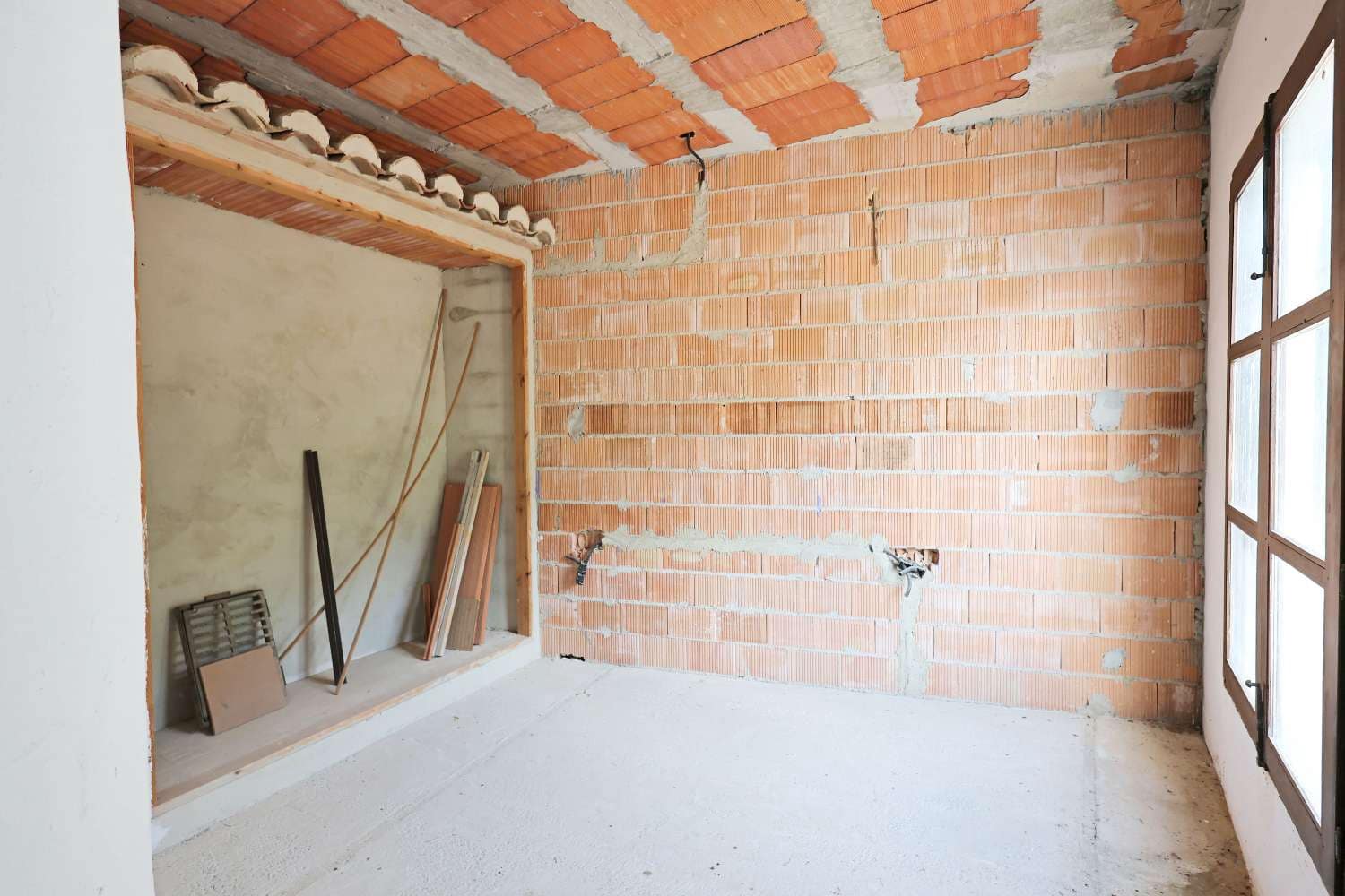 9 bedroom Finca/Country House for sale in Competa with pool - € 295,000 (Ref: 9863980)