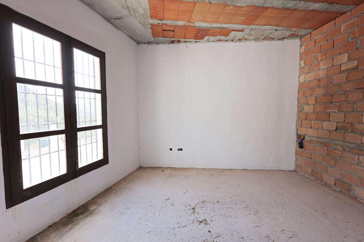 9 bedroom Finca/Country House for sale in Competa with pool - € 295,000 (Ref: 9863980)