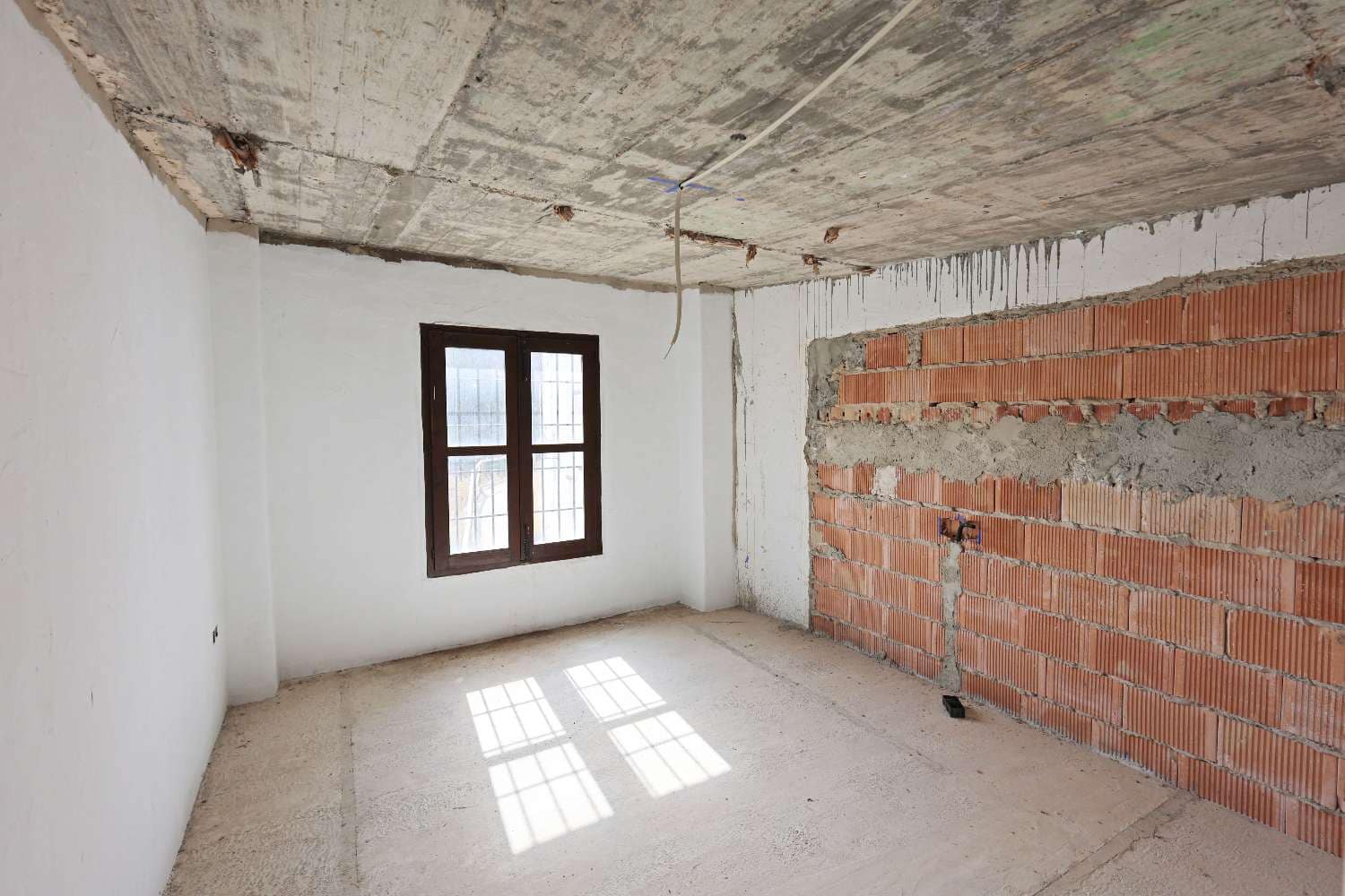 9 bedroom Finca/Country House for sale in Competa with pool - € 295,000 (Ref: 9863980)