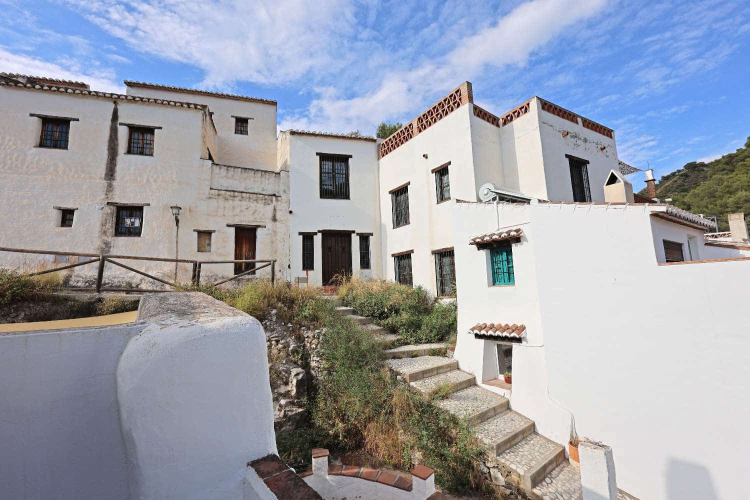 9 bedroom Finca/Country House for sale in Competa with pool - € 295,000 (Ref: 9863980)