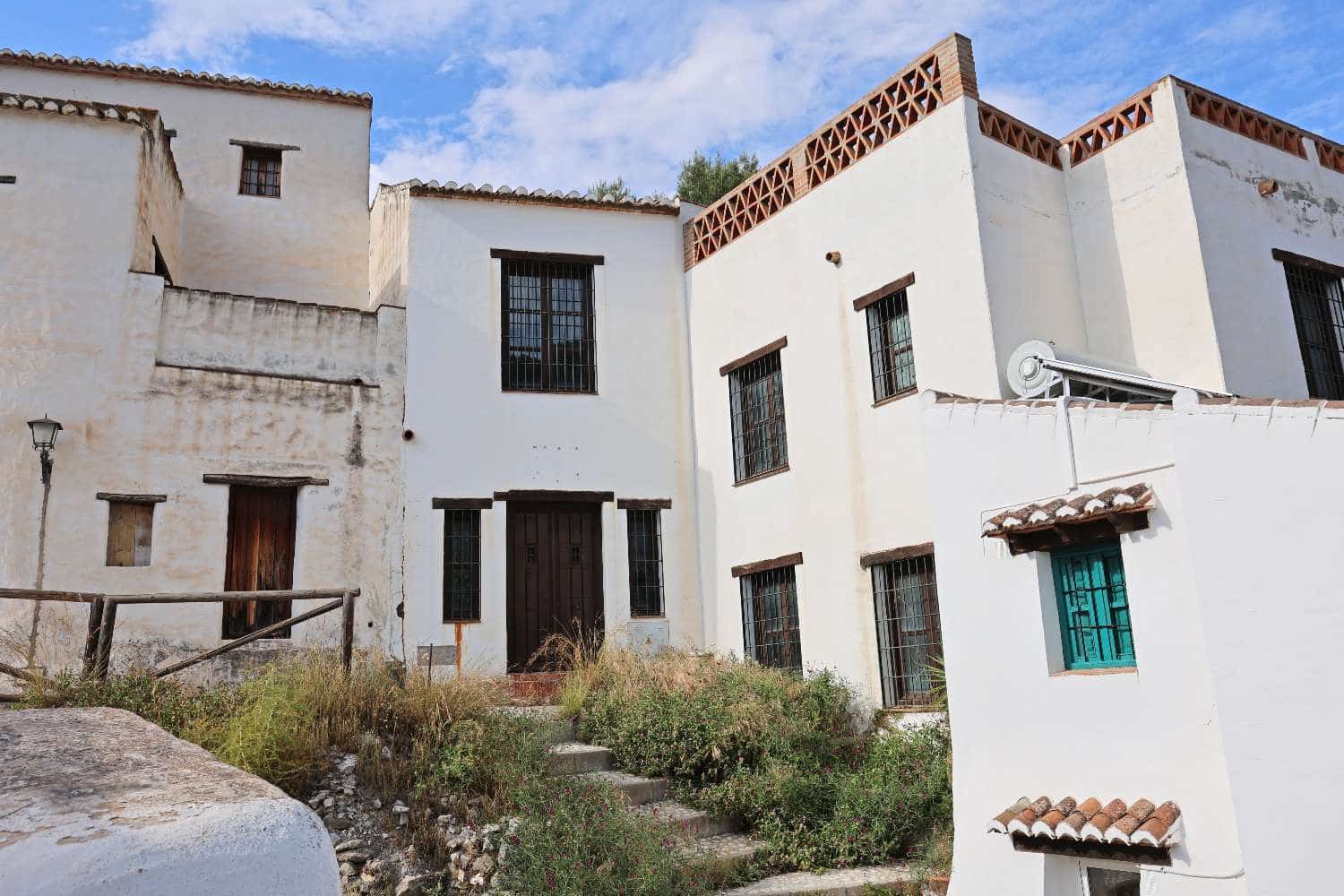 9 bedroom Finca/Country House for sale in Competa with pool - € 295,000 (Ref: 9863980)