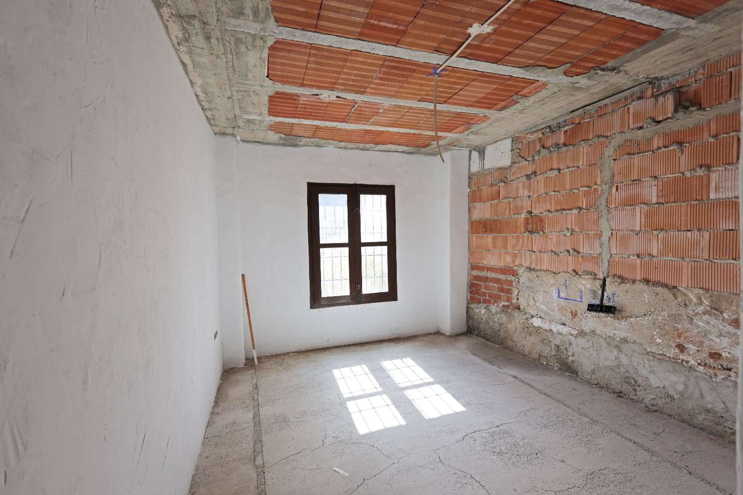 9 bedroom Finca/Country House for sale in Competa with pool - € 295,000 (Ref: 9863980)