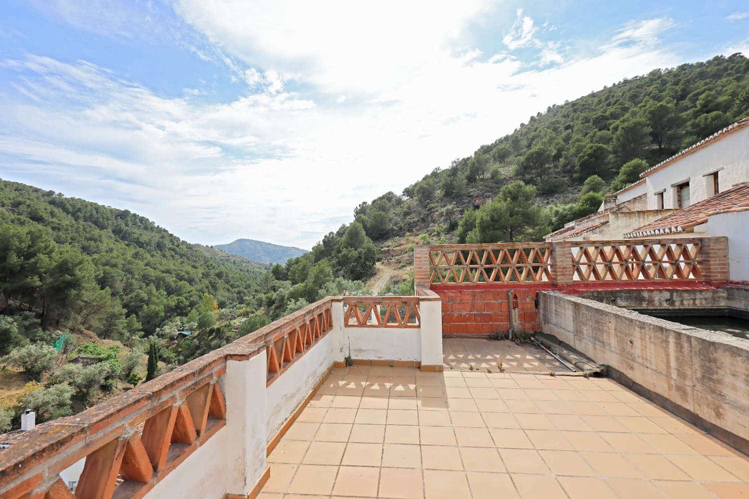 9 bedroom Finca/Country House for sale in Competa with pool - € 295,000 (Ref: 9863980)