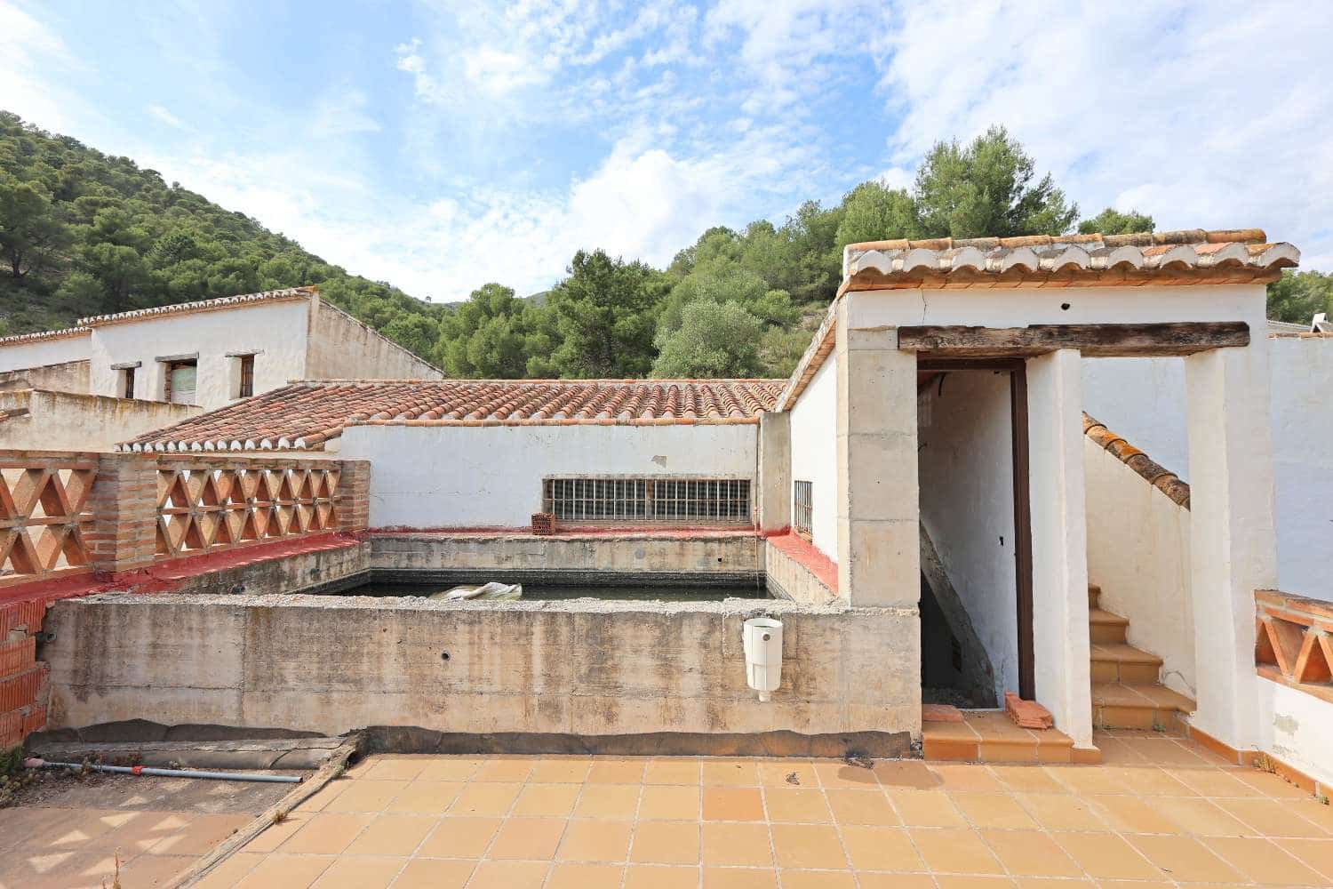 9 bedroom Finca/Country House for sale in Competa with pool - € 295,000 (Ref: 9863980)