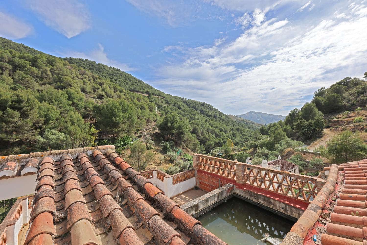 9 bedroom Finca/Country House for sale in Competa with pool - € 295,000 (Ref: 9863980)