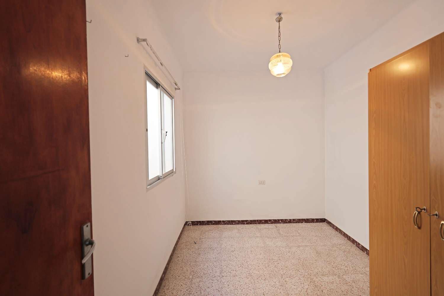 8 makuuhuone Omakotitalo myytävänä paikassa Torrox - 299 000 € (Ref: 9863981)