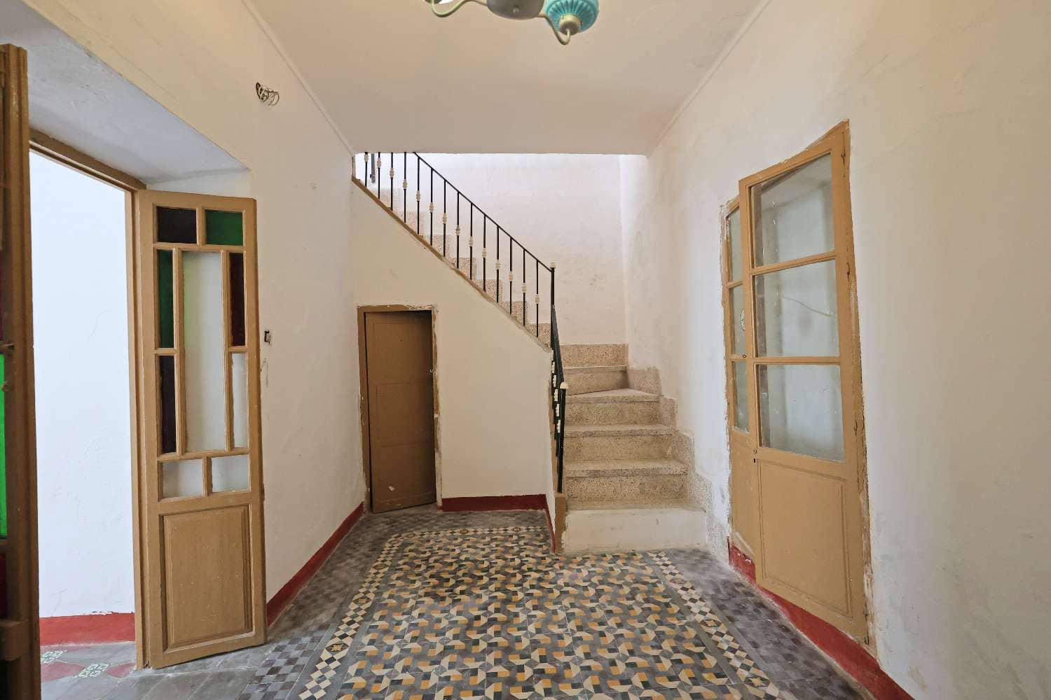 8 makuuhuone Omakotitalo myytävänä paikassa Torrox - 299 000 € (Ref: 9863981)