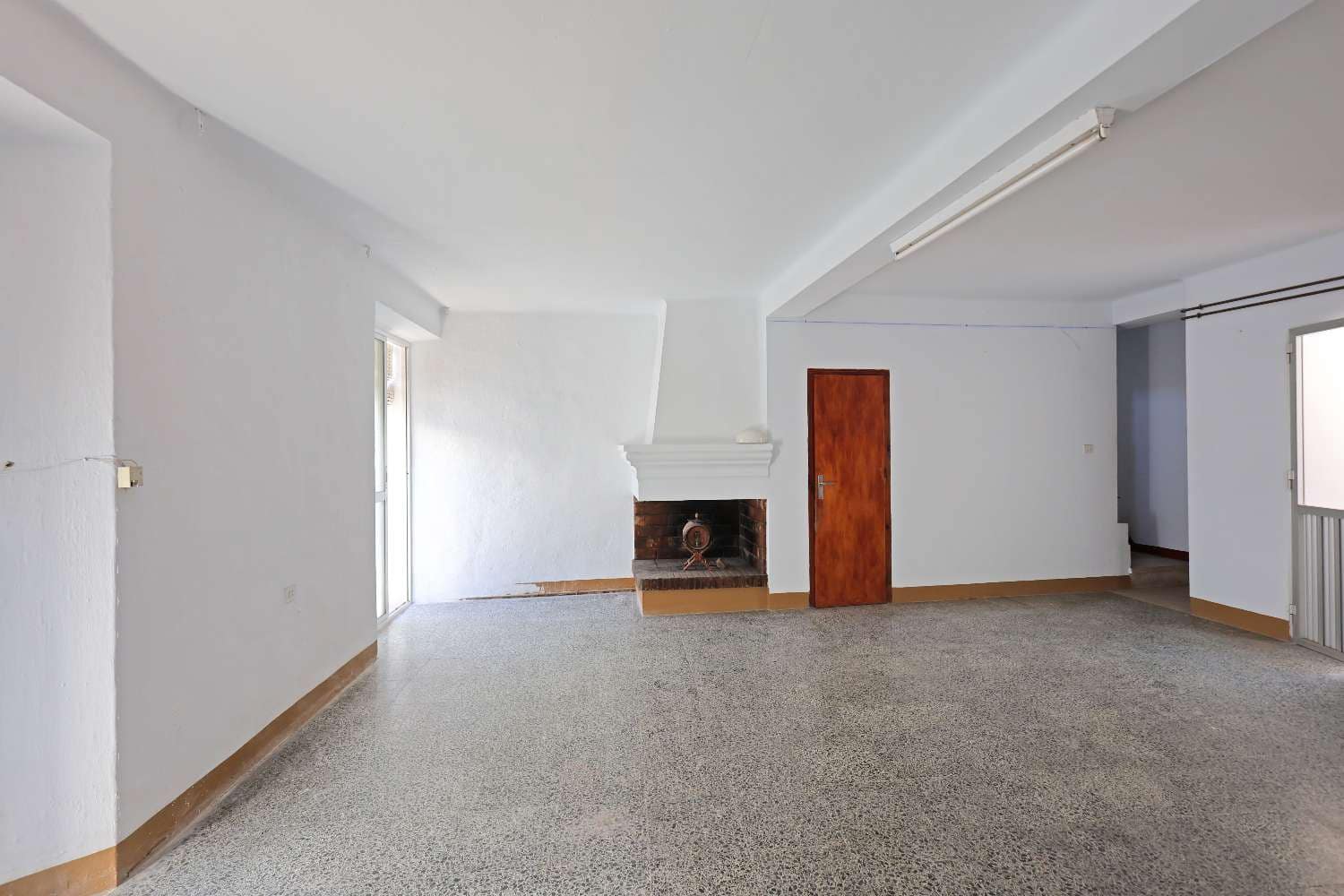 8 makuuhuone Omakotitalo myytävänä paikassa Torrox - 299 000 € (Ref: 9863981)