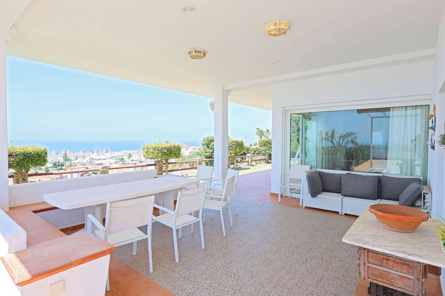 3 Zimmer Villa zu verkaufen in Torrox-Costa mit Pool Garage - 675.000 € (Ref: 9898652)