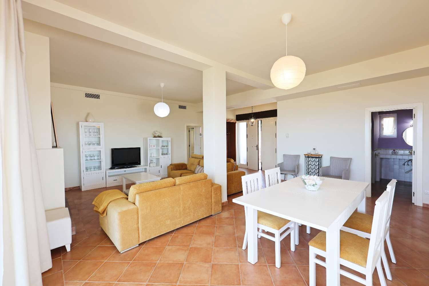 3 Zimmer Villa zu verkaufen in Torrox-Costa mit Pool Garage - 675.000 € (Ref: 9898652)