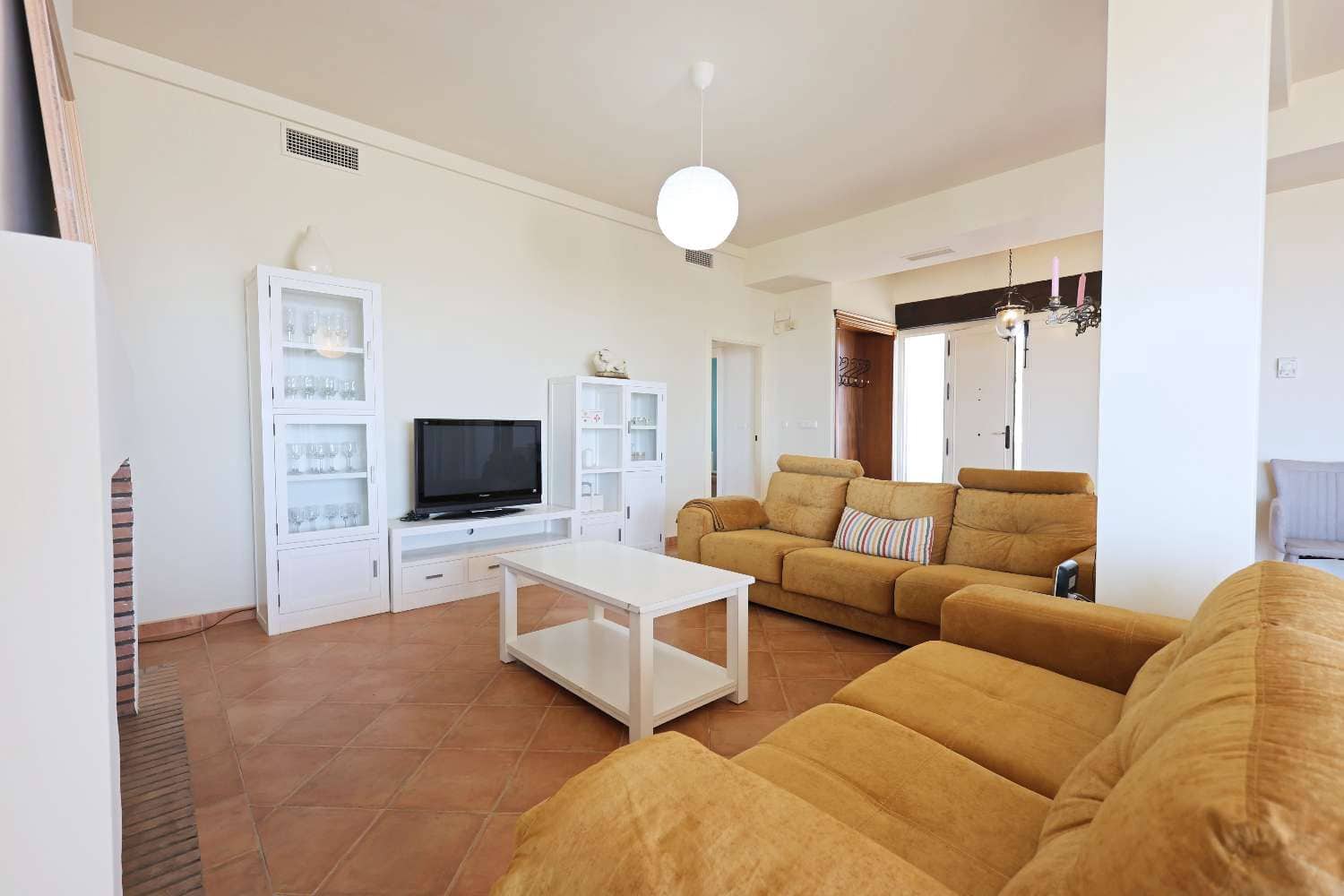 3 Zimmer Villa zu verkaufen in Torrox-Costa mit Pool Garage - 675.000 € (Ref: 9898652)