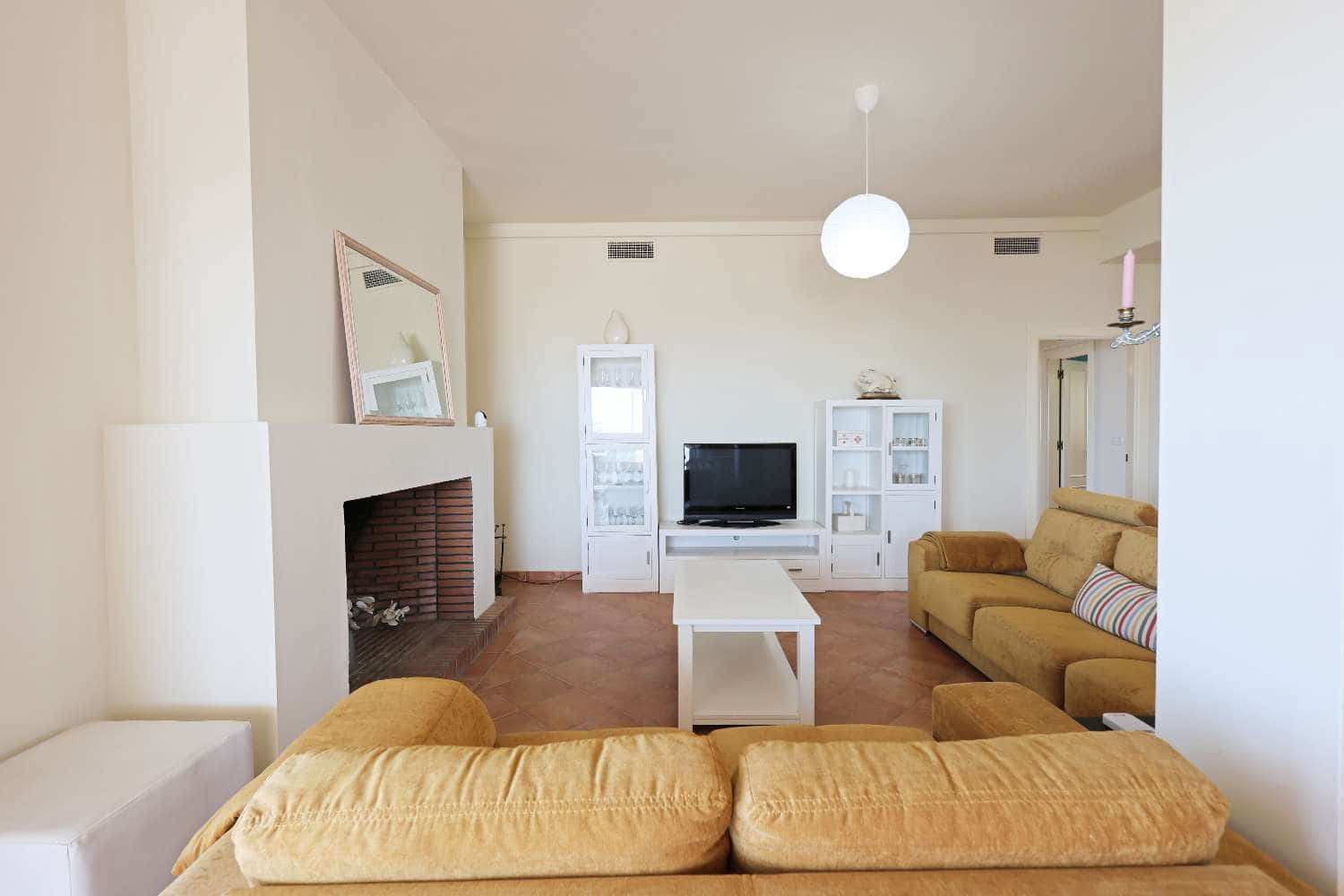 3 Zimmer Villa zu verkaufen in Torrox-Costa mit Pool Garage - 675.000 € (Ref: 9898652)
