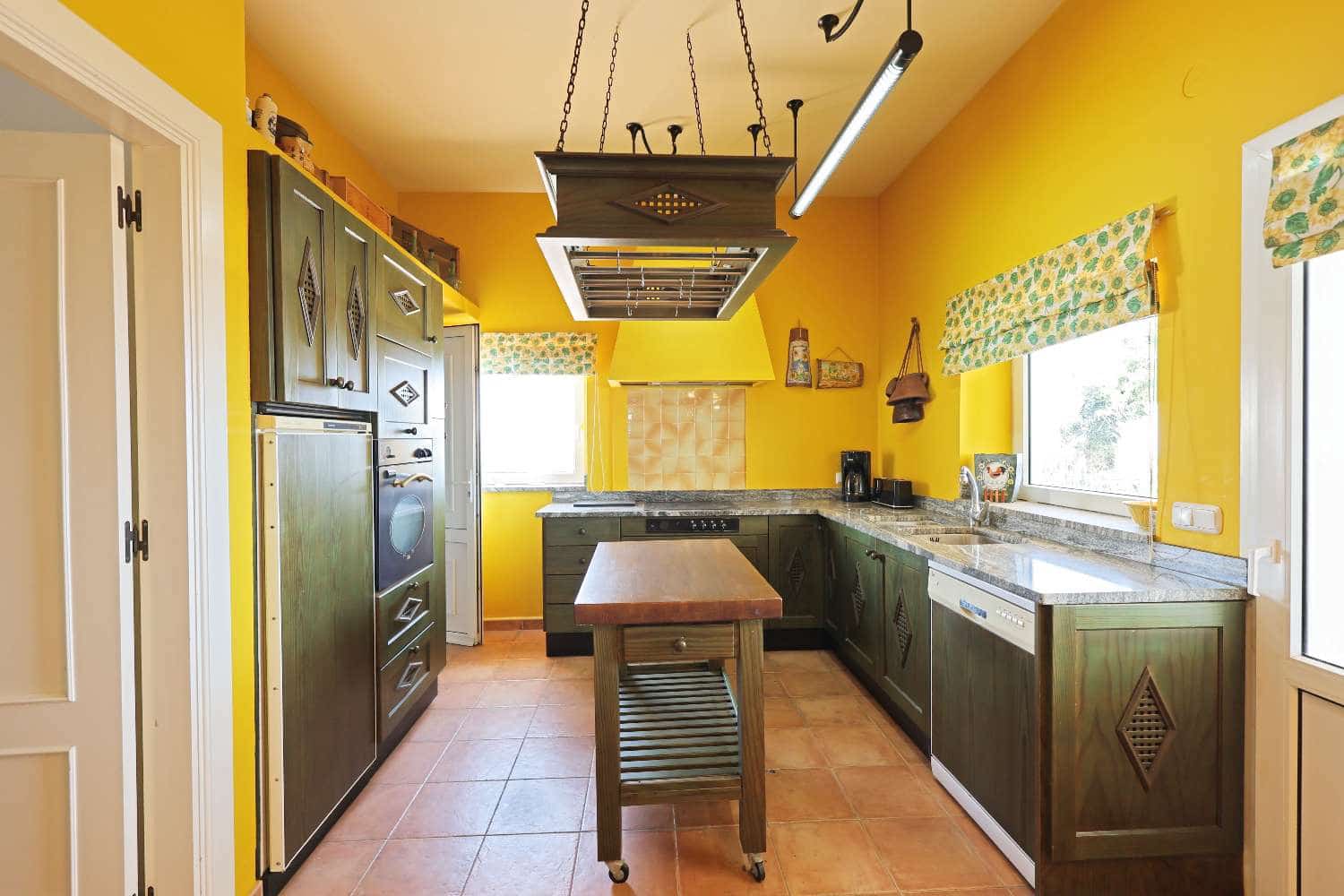 3 Zimmer Villa zu verkaufen in Torrox-Costa mit Pool Garage - 675.000 € (Ref: 9898652)