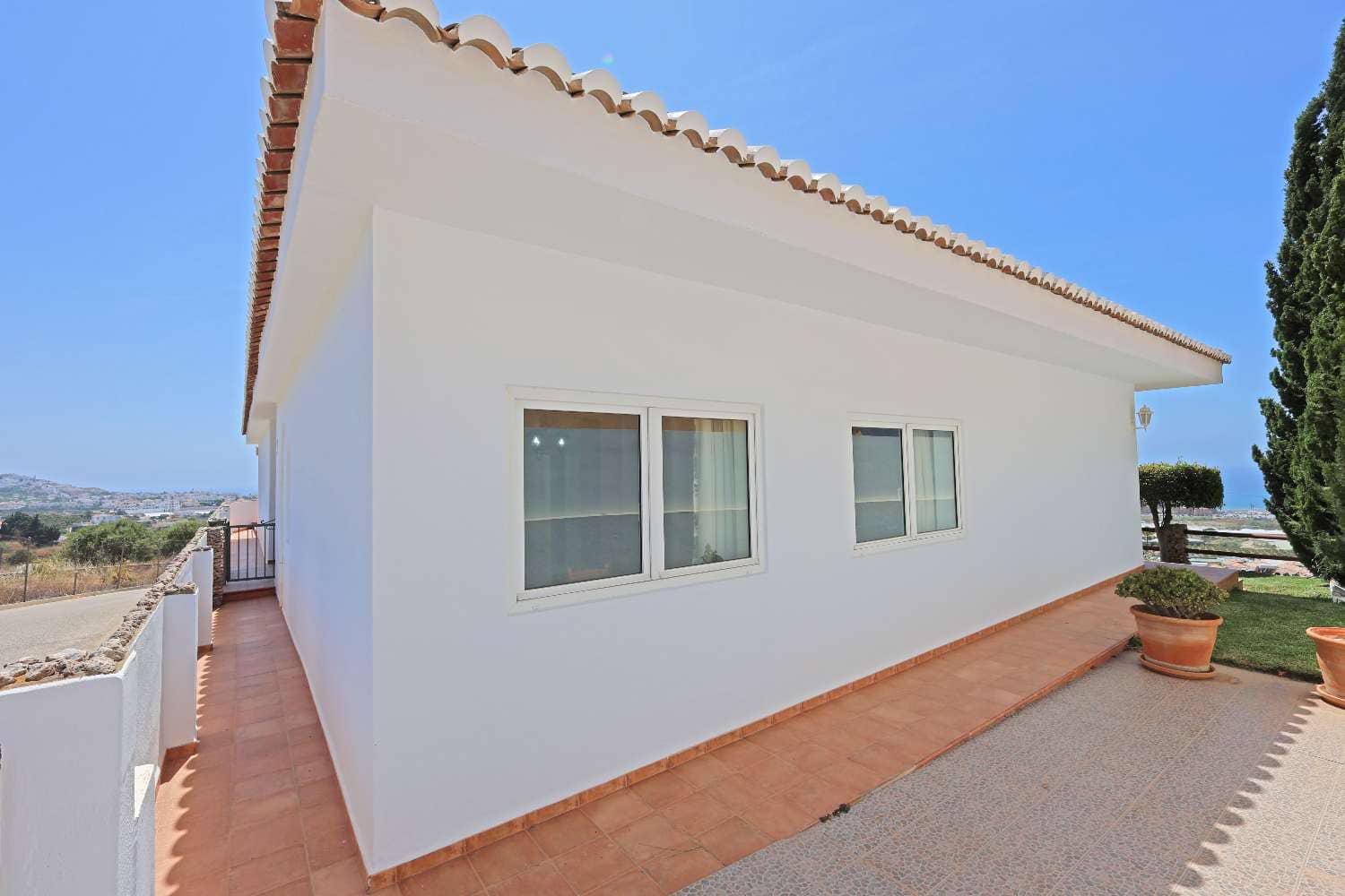 3 Zimmer Villa zu verkaufen in Torrox-Costa mit Pool Garage - 675.000 € (Ref: 9898652)