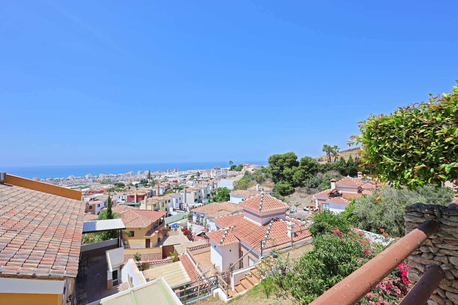 3 Zimmer Villa zu verkaufen in Torrox-Costa mit Pool Garage - 675.000 € (Ref: 9898652)