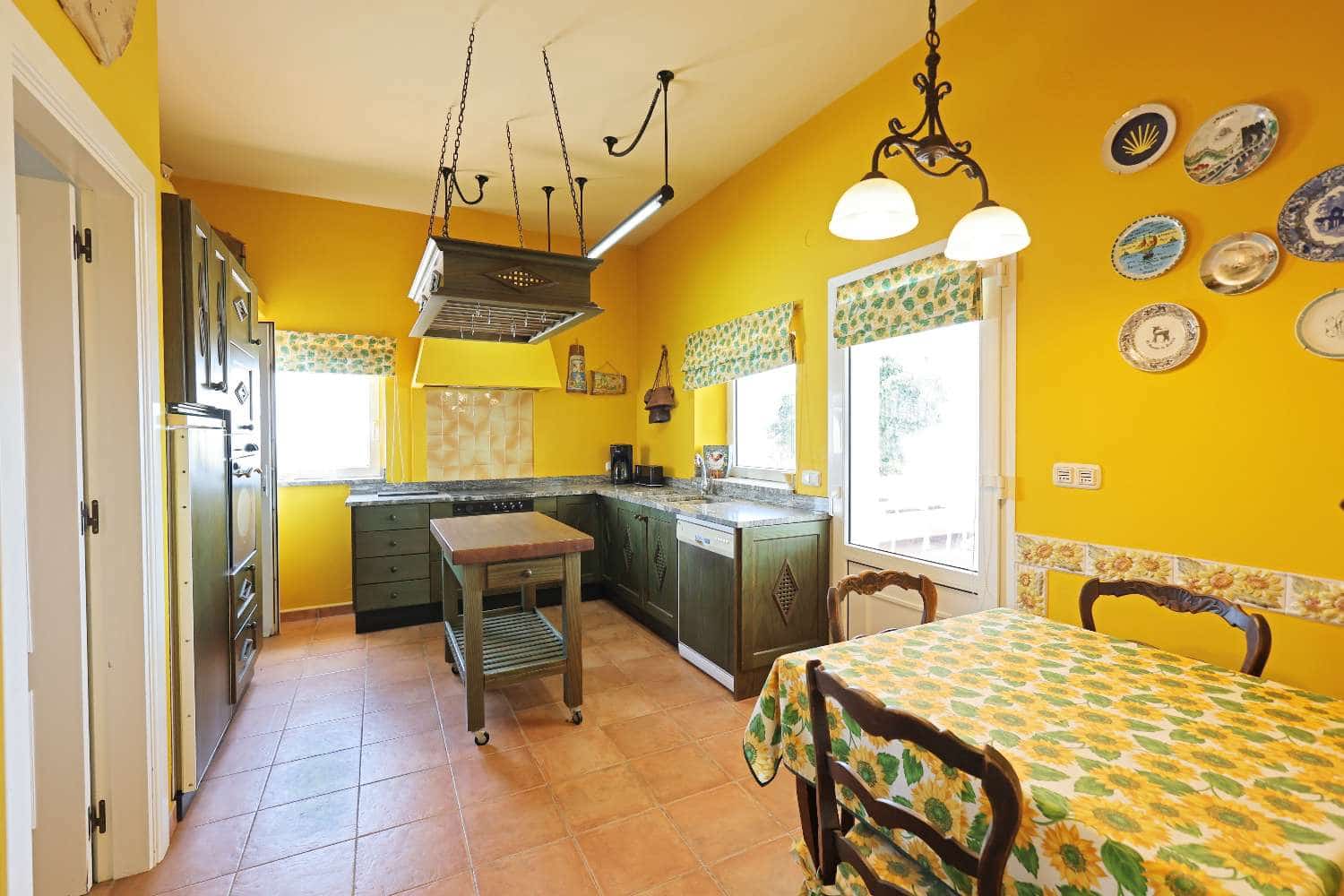 3 Zimmer Villa zu verkaufen in Torrox-Costa mit Pool Garage - 675.000 € (Ref: 9898652)