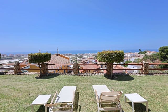 3 Zimmer Villa zu verkaufen in Urbanización Santa Rosa, Torrox mit Pool Garage - 675.000 € (Ref: 9898652)