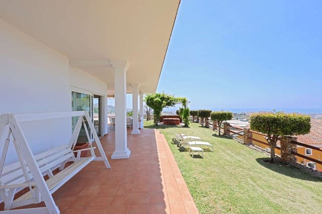 3 Zimmer Villa zu verkaufen in Urbanización Santa Rosa, Torrox mit Pool Garage - 675.000 € (Ref: 9898652)
