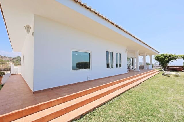 3 Zimmer Villa zu verkaufen in Urbanización Santa Rosa, Torrox mit Pool Garage - 675.000 € (Ref: 9898652)