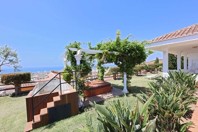 3 Zimmer Villa zu verkaufen in Urbanización Santa Rosa, Torrox mit Pool Garage - 675.000 € (Ref: 9898652)