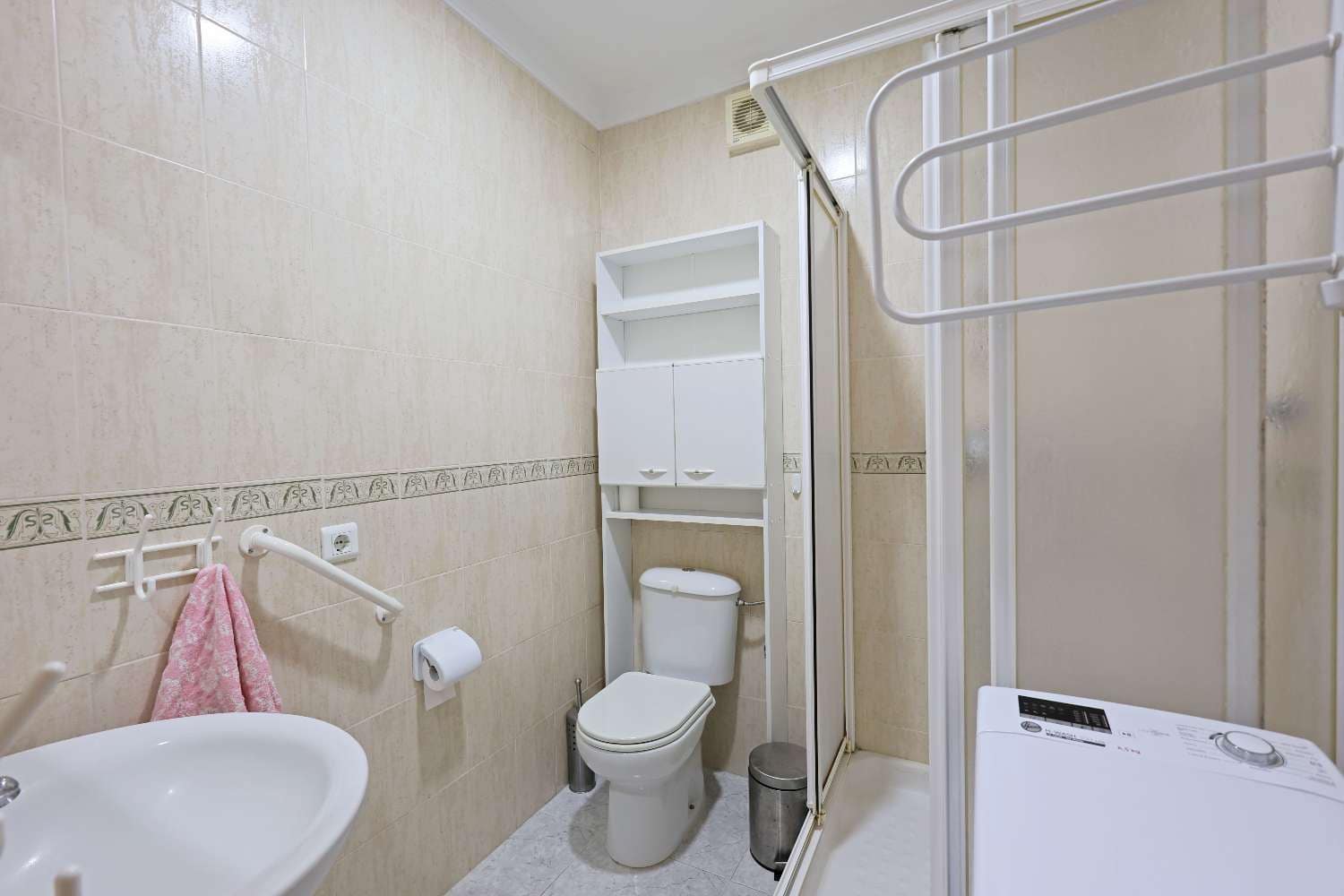 2 soveværelse Strandlejlighed til salg i Torrox Park med swimmingpool - € 229.000 (Ref: 9953647)