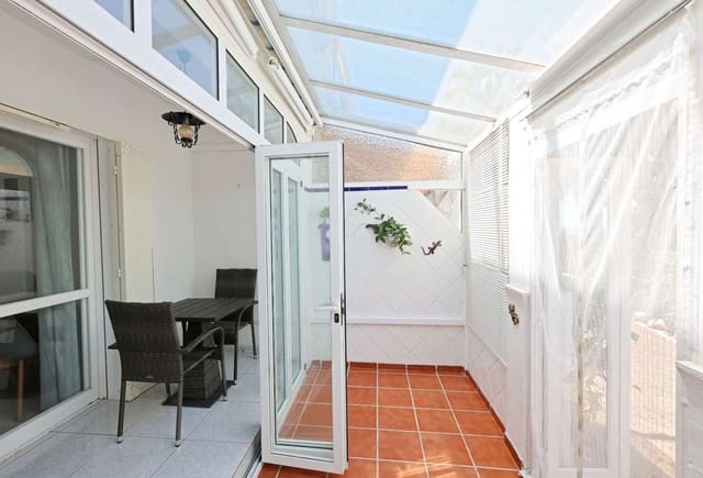 2 soveværelse Strandlejlighed til salg i Torrox Park, Torrox med swimmingpool - € 229.000 (Ref: 9953647)