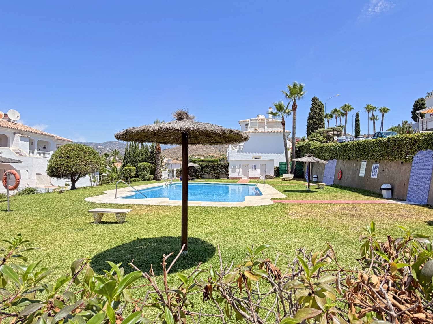 2 soveværelse Strandlejlighed til salg i Torrox Park med swimmingpool - € 229.000 (Ref: 9953647)