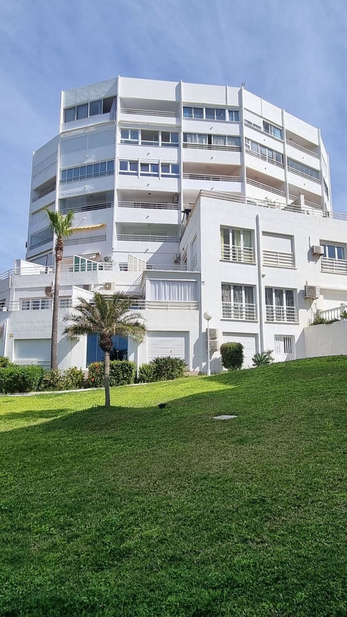 Studio for sale in Calahonda with pool garage - € 380,000 (Ref: 9801397)