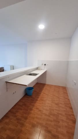 Kaupallinen myytävänä paikassa Marbesa, Marbella mukana uima-altaan - 240 000 € (Ref: 9801398)