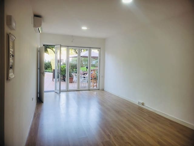 Kaupallinen myytävänä paikassa Marbesa, Marbella mukana uima-altaan - 240 000 € (Ref: 9801398)