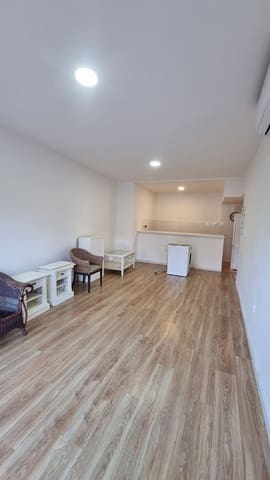 Kaupallinen myytävänä paikassa Marbesa, Marbella mukana uima-altaan - 240 000 € (Ref: 9801398)