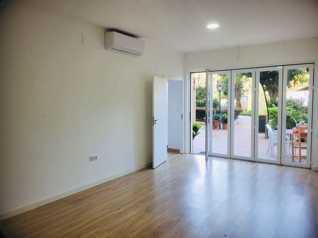 Kaupallinen myytävänä paikassa Marbesa, Marbella mukana uima-altaan - 240 000 € (Ref: 9801398)