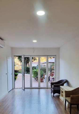 Kaupallinen myytävänä paikassa Marbesa, Marbella mukana uima-altaan - 240 000 € (Ref: 9801398)