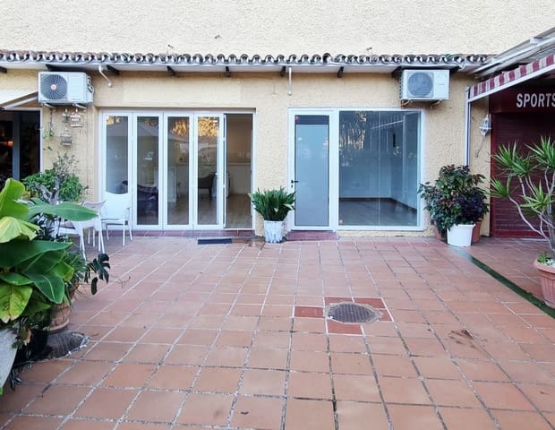 Kaupallinen myytävänä paikassa Marbesa, Marbella mukana uima-altaan - 240 000 € (Ref: 9801398)