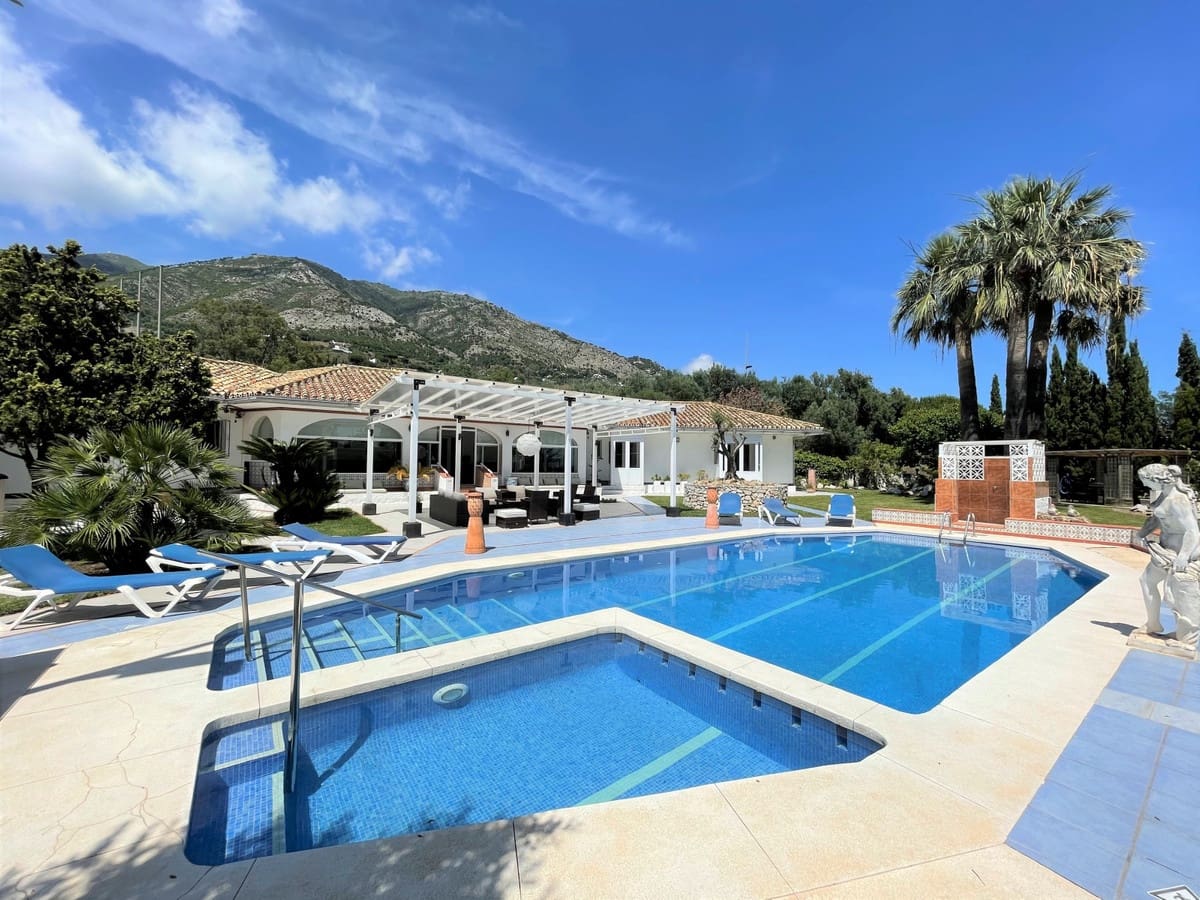 7 sovrum Villa till salu i Mijas med pool garage - 1 600 000 € (Ref: 9801401)
