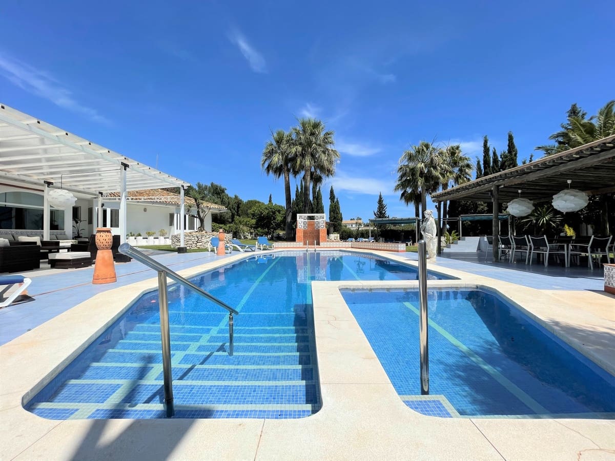 7 sovrum Villa till salu i Mijas med pool garage - 1 600 000 € (Ref: 9801401)