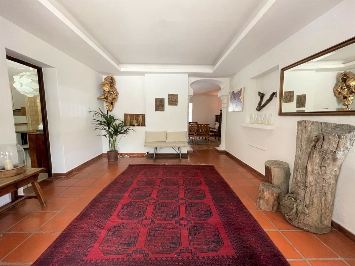 7 sovrum Villa till salu i Mijas med pool garage - 1 600 000 € (Ref: 9801401)