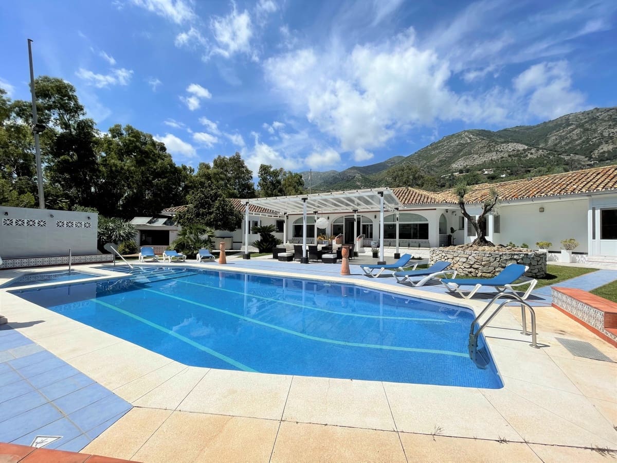 7 sovrum Villa till salu i Mijas med pool garage - 1 600 000 € (Ref: 9801401)
