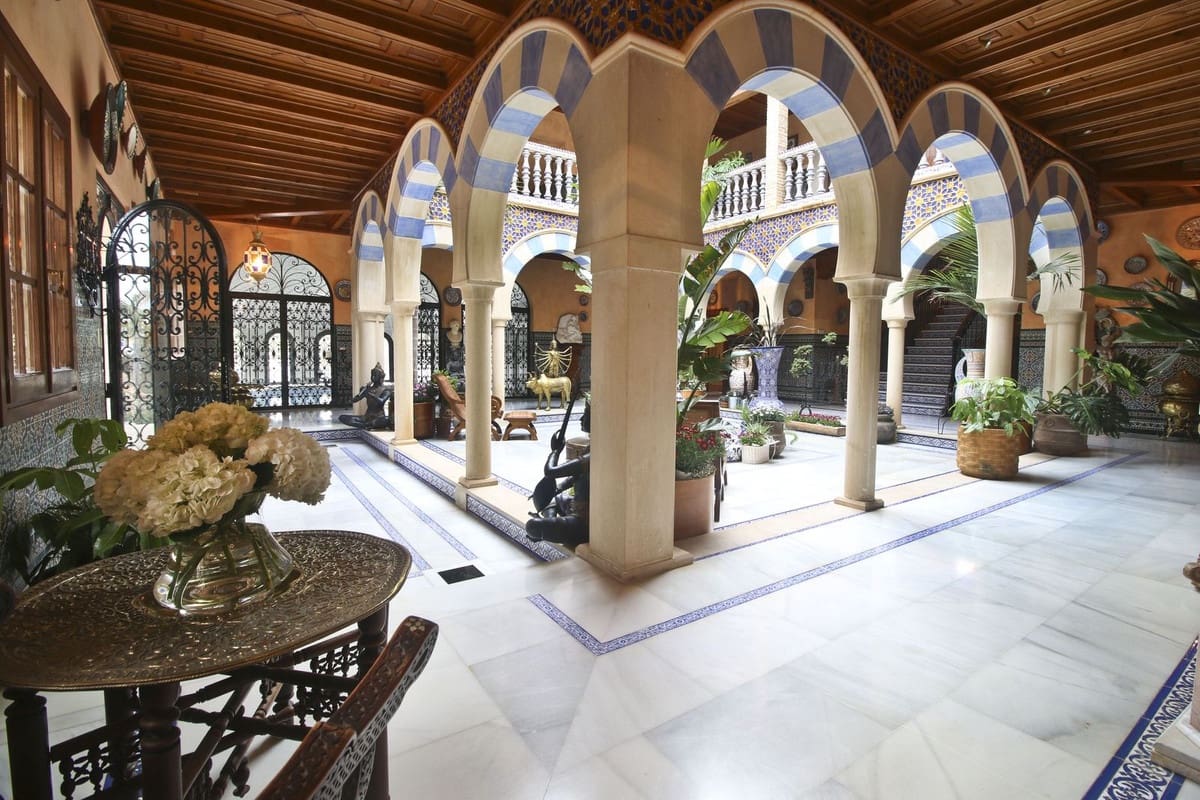 5 soverom Villa til salgs i Villamartin med svømmebasseng garasje - € 3 200 000 (Ref: 9801402)