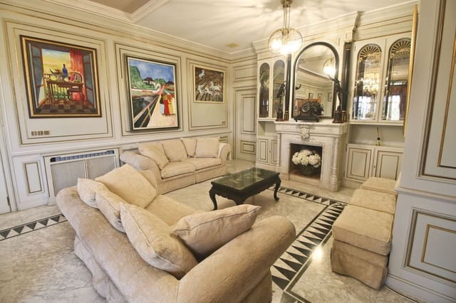 5 soverom Villa til salgs i Villamartin, Orihuela med svømmebasseng garasje - € 3 200 000 (Ref: 9801402)