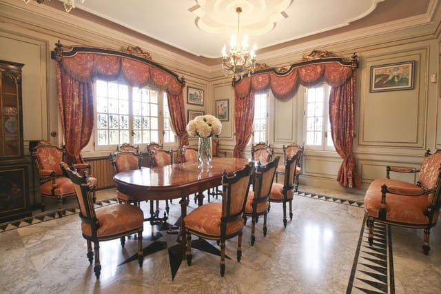 5 soverom Villa til salgs i Villamartin, Orihuela med svømmebasseng garasje - € 3 200 000 (Ref: 9801402)