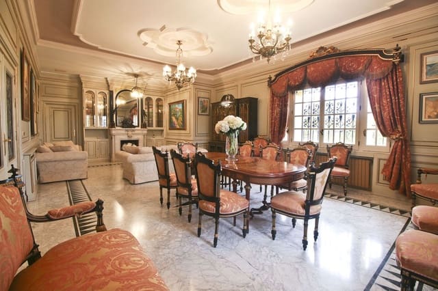 5 soverom Villa til salgs i Villamartin, Orihuela med svømmebasseng garasje - € 3 200 000 (Ref: 9801402)