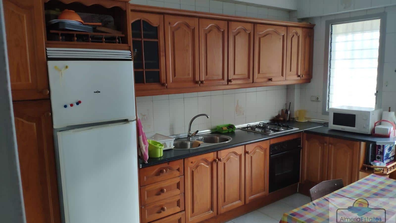 3 sypialnia Mieszkanie do wynajęcia w Miasto Almeria - 750 € (Ref: 10036212)