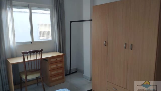 3 sypialnia Mieszkanie do wynajęcia w Miasto Almería - 750 € (Ref: 10036212)