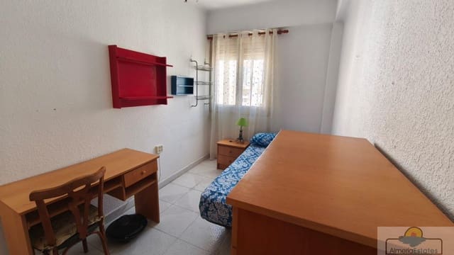 3 sypialnia Mieszkanie do wynajęcia w Miasto Almería - 750 € (Ref: 10036212)