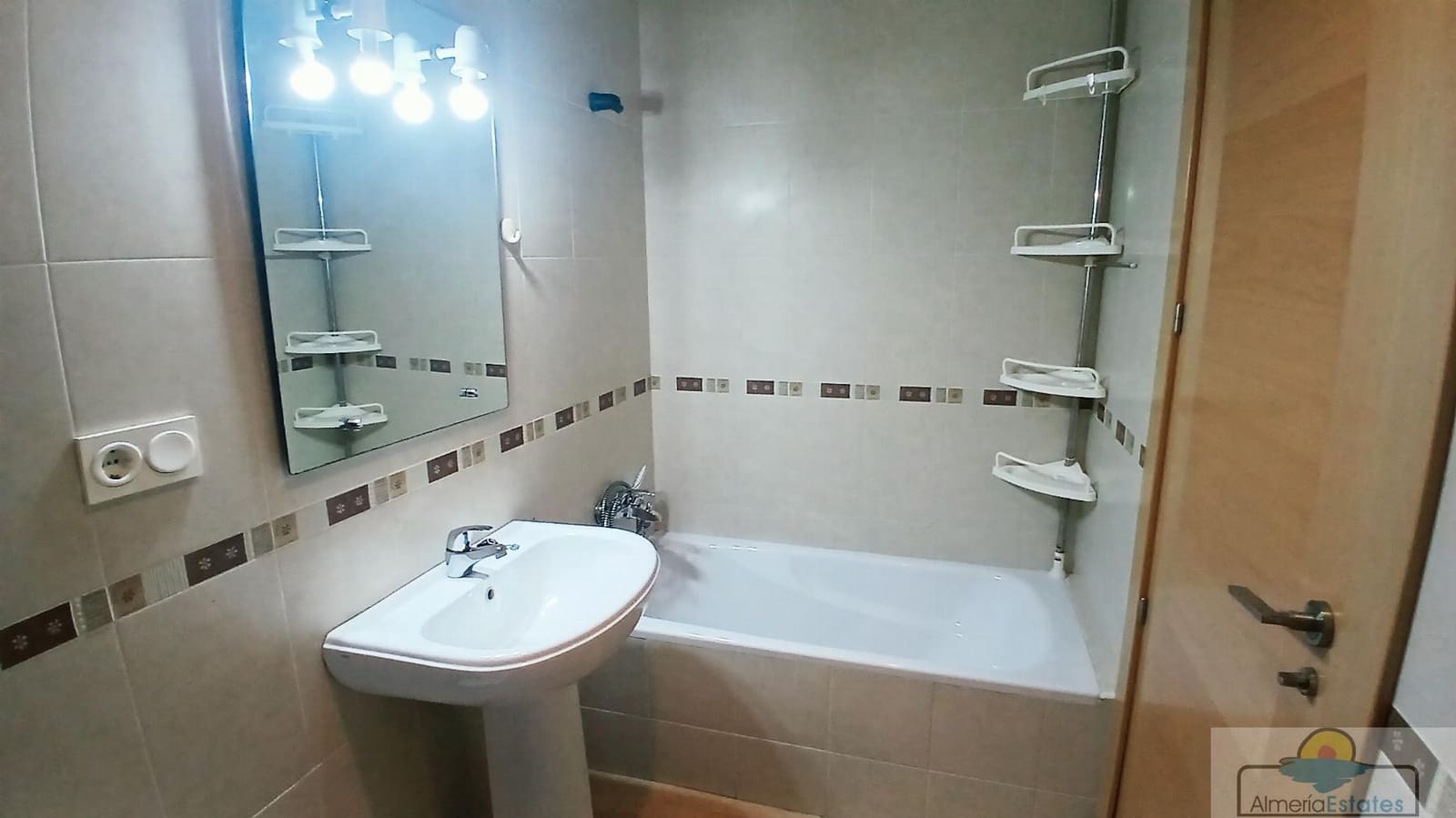 Piso de 3 habitaciones en Albox en venta con garaje - 98.000 € (Ref: 10041331)