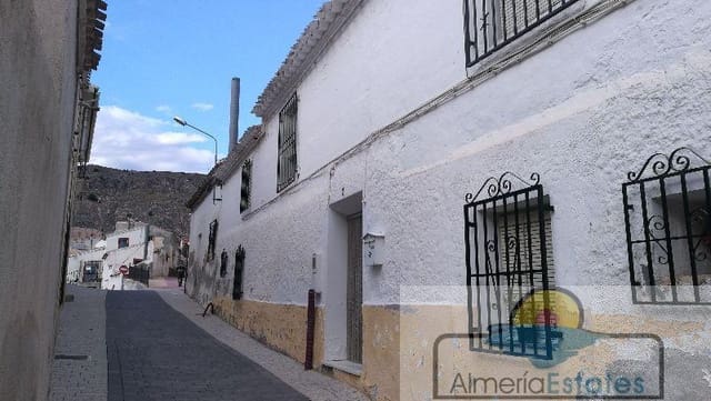 Casa de 3 habitaciones en Oria en venta - 69.000 € (Ref: 3884214)